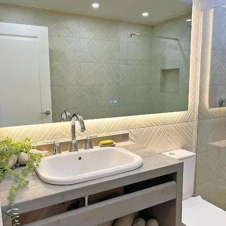 Cheerful Townhouse Center 5 Bedrooms Pool And Terrace Sitges