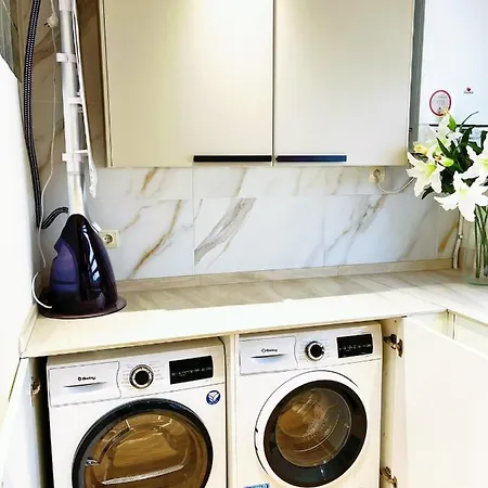 別荘 Cheerful Townhouse Center 5 Bedrooms Pool And Terrace