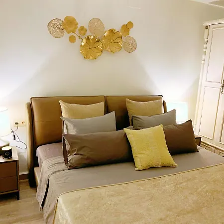 Ferienhaus Cheerful Townhouse Center 5 Bedrooms Pool And Terrace