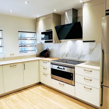Cheerful Townhouse Center 5 Bedrooms Pool And Terrace Ferienhaus