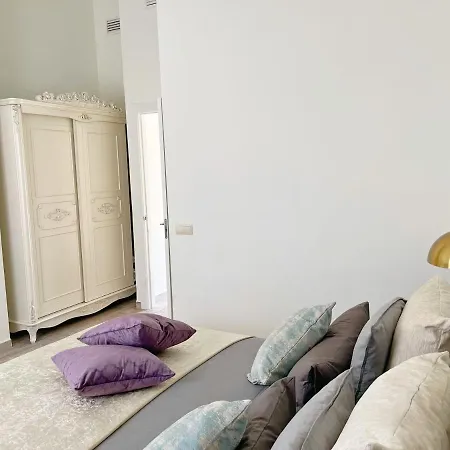 Ferienhaus Cheerful Townhouse Center 5 Bedrooms Pool And Terrace