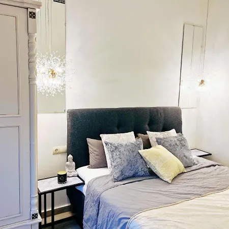 Ferienhaus Cheerful Townhouse Center 5 Bedrooms Pool And Terrace Sitges