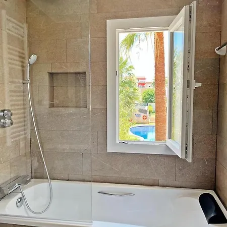 Cheerful Townhouse Center 5 Bedrooms Pool And Terrace Ferienhaus *